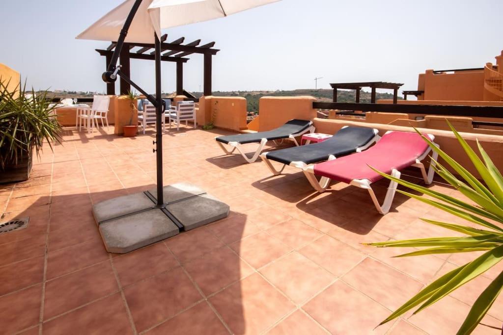 Penthouse With Roof Terrace, Bbq, Pool- And Sea Views *